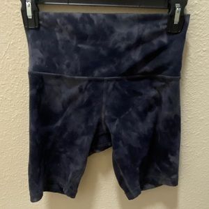 Lululemon Black Tie-Dye Align Biker Shorts 8 inch inseam Size 6